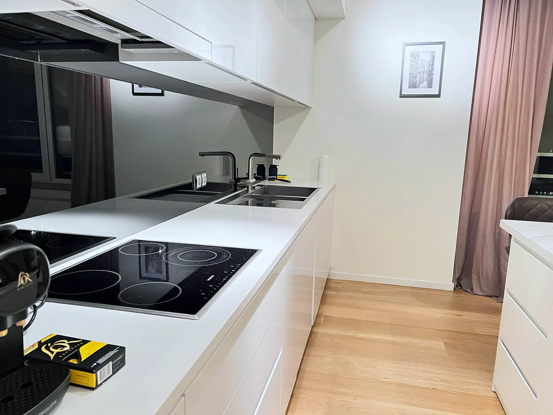 Induction hob and kitchen worktop