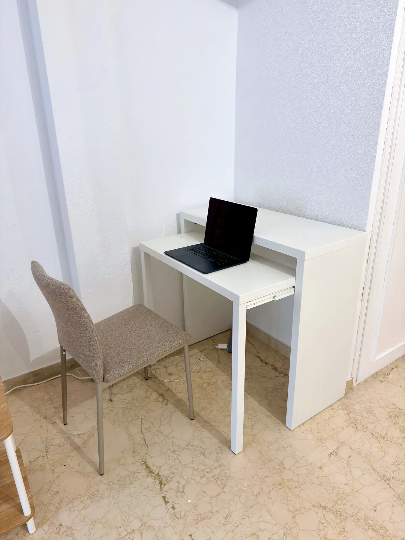 Dedicated desk workspace
