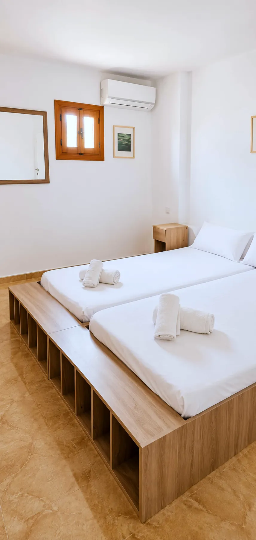 Twin bedroom