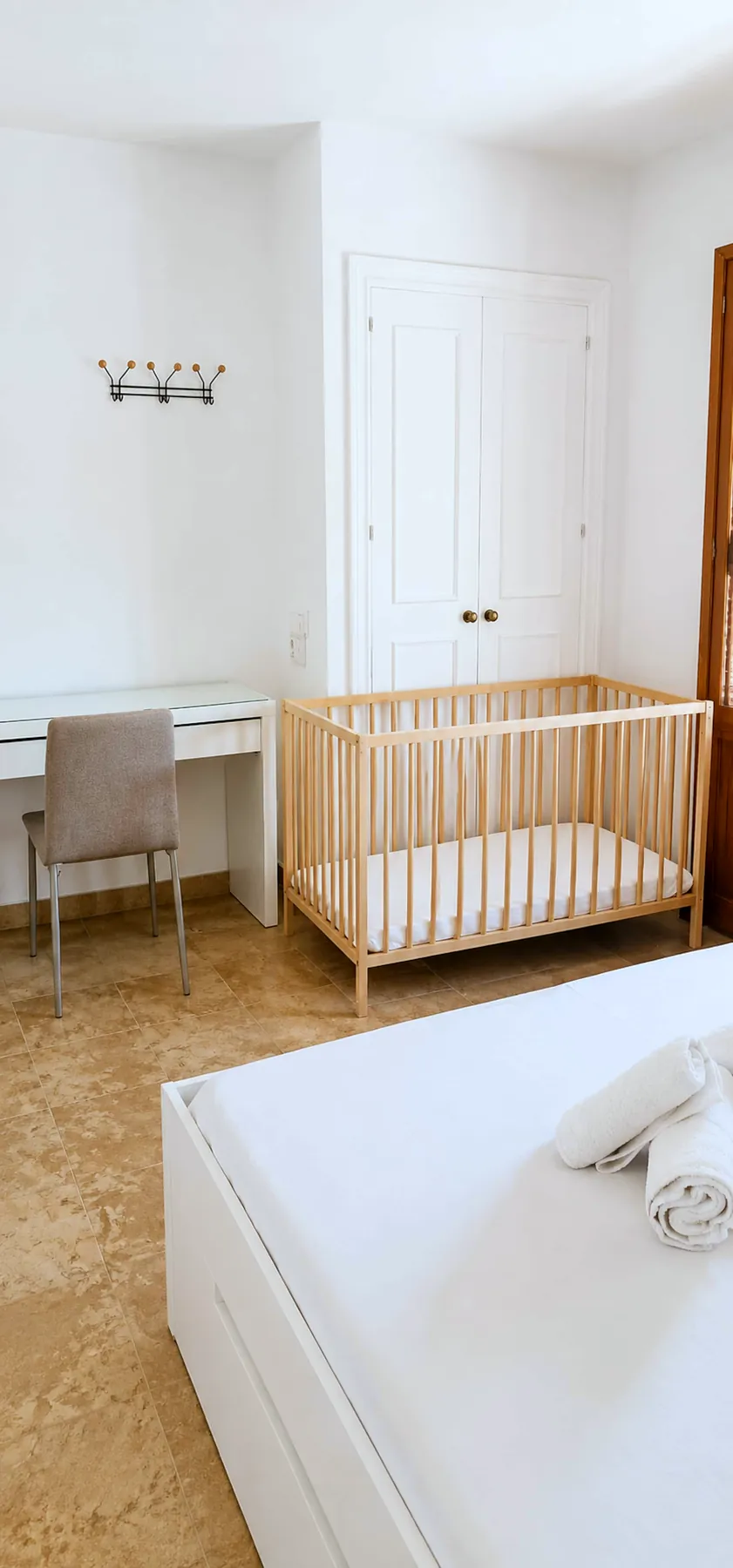 Bedroom with travel cot
